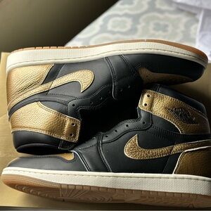 Metallic Gold,Blk n White Jordan 1’s Sz 11.5